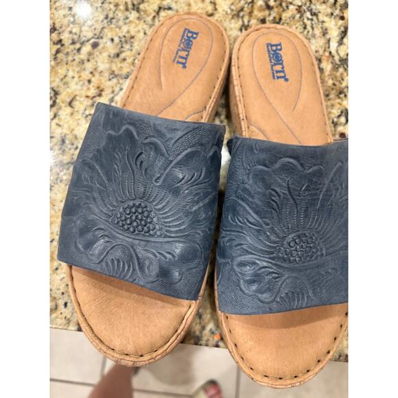 BORN "AS IS" Women's Fishlake Embossed Leather Slide Sandal Blue Size 9 - Picture 6 of 7